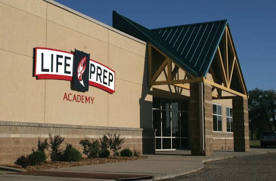 Entrada principal da Life Prep Academy em Wichita, Kansas